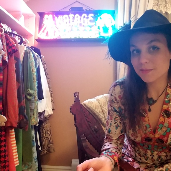 Meet your Posher, Jen - Picture 2 of 3